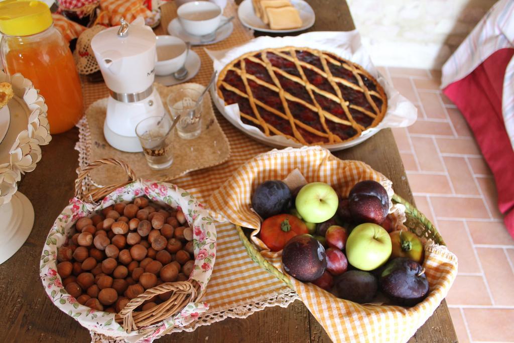 B&B Il Poggetto Serra SantʼAbbondio Eksteriør bilde