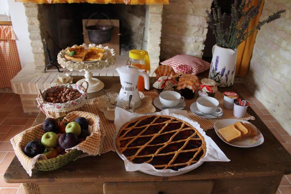 B&B Il Poggetto Serra SantʼAbbondio Eksteriør bilde