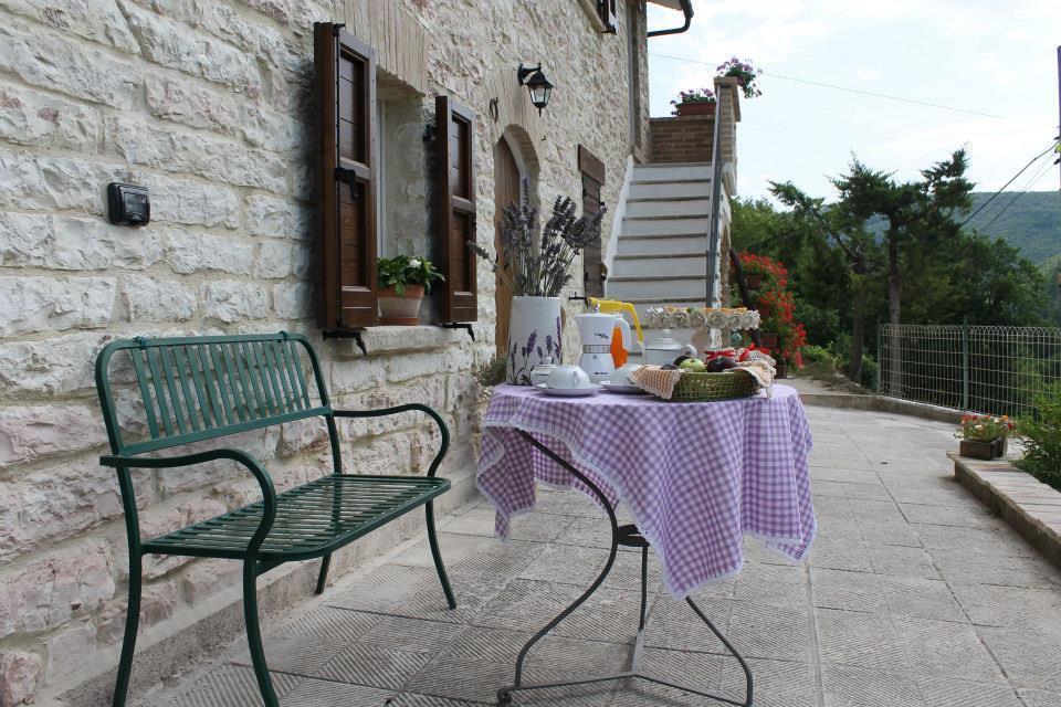 B&B Il Poggetto Serra SantʼAbbondio Eksteriør bilde